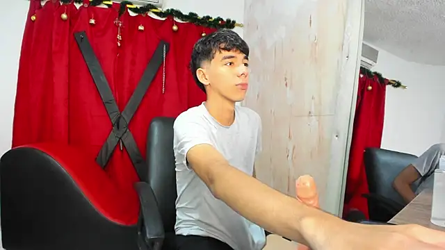 Snapshot of Harry_LatinBoy chatting on December 2024 11:23:02 PM Harry LatinBoy online show from December 2024 11:23:02 PM