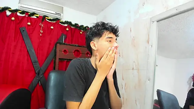 Snapshot of Harry_LatinBoy chatting on December 2024 07:29:02 PM Harry LatinBoy online show from December 2024 07:29:02 PM