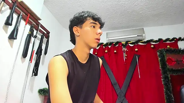 Snapshot of Harry_LatinBoy chatting on December 2024 08:34:01 PM Harry LatinBoy online show from December 2024 08:34:01 PM