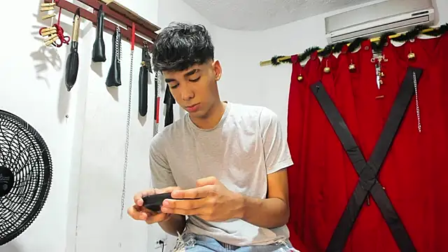 Snapshot of Harry_LatinBoy chatting on December 2024 07:54:01 PM Harry LatinBoy online show from December 2024 07:54:01 PM