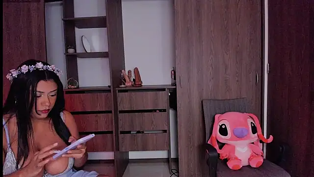 Snapshot of khris_boobs chatting on February 2025 10:33:01 PM khris boobs online show from February 2025 10:33:01 PM