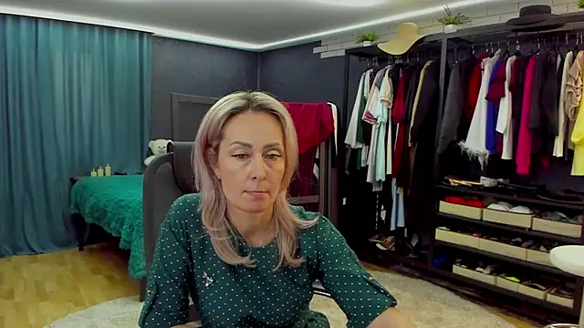 Julia Cherry  online show from April 2026 02:12:01 PM