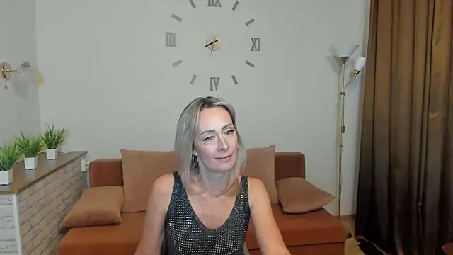 Julia Cherry  online show from February 2025 02:18:01 PM