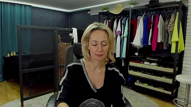 Julia Cherry  online show from March 2026 04:23:01 PM