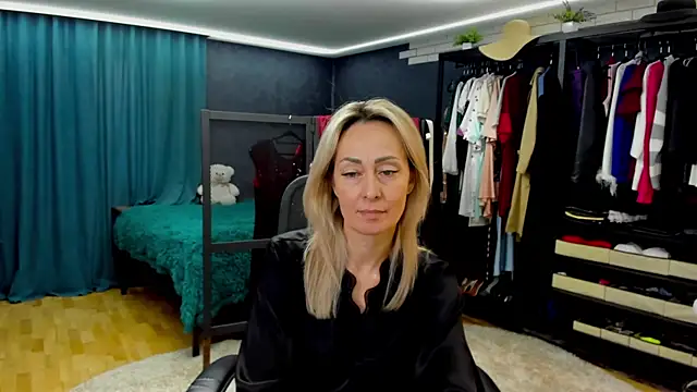 Julia Cherry  online show from April 2026 03:02:01 PM