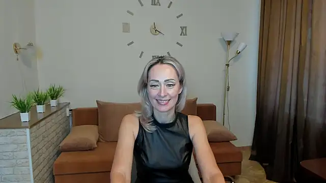 Julia Cherry  online show from January 2025 10:42:02 AM