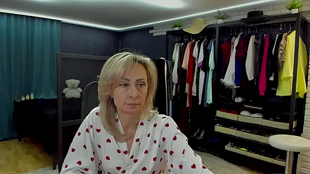 Julia Cherry  online show from March 2026 03:17:01 PM