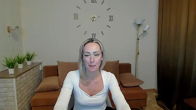 Julia Cherry  online show from January 2025 03:51:02 PM