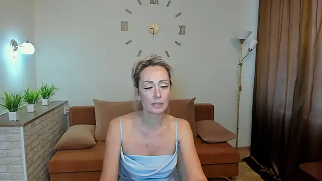 Julia Cherry  online show from January 2025 07:32:01 AM