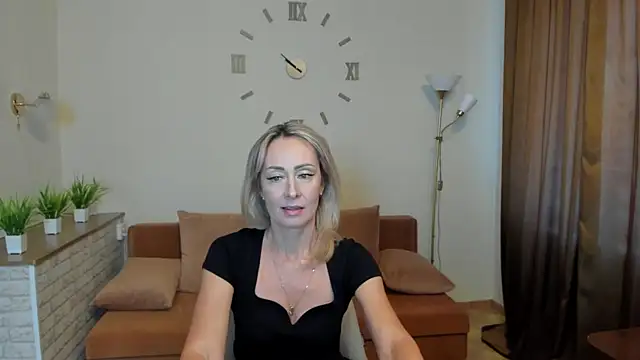 Julia Cherry  online show from January 2025 12:10:01 PM