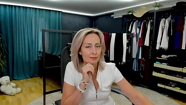 Snapshot of Julia_Cherry_ chatting on June 2026 01:10:01 PM Julia Cherry online show from June 2026 01:10:01 PM