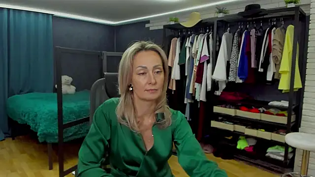 Snapshot of Julia_Cherry_ chatting on November 2025 04:18:02 PM Julia Cherry online show from November 2025 04:18:02 PM