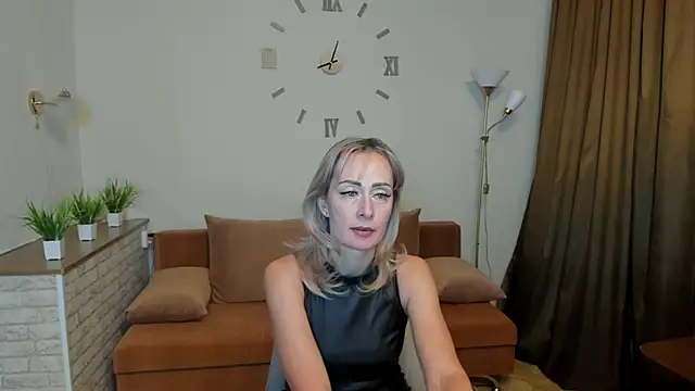 Julia Cherry  online show from January 2025 01:58:01 PM