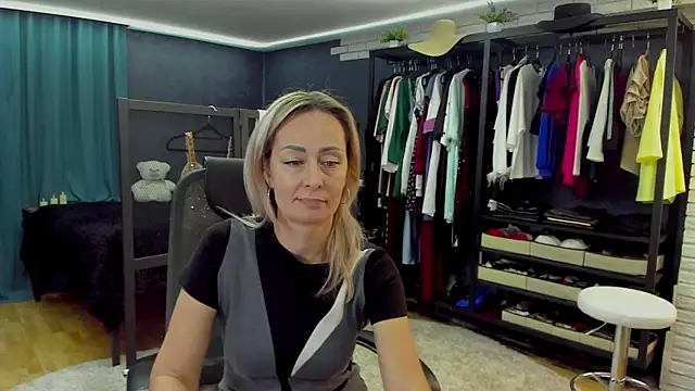 Julia Cherry  online show from February 2026 04:15:02 PM