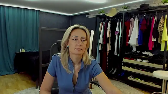 Julia Cherry  online show from March 2026 03:52:01 PM