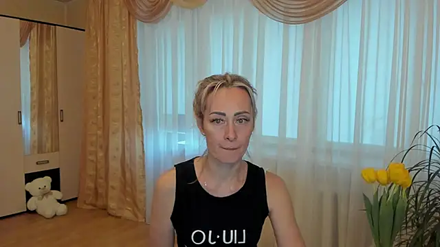 Julia Cherry  online show from March 2025 02:08:02 PM