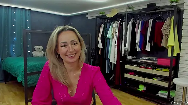 Julia Cherry  online show from December 2025 02:20:01 PM