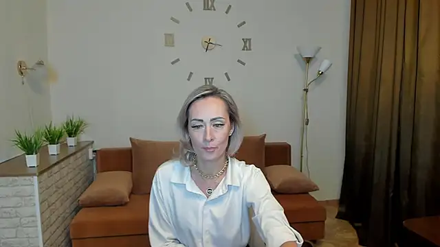 Julia Cherry  online show from January 2025 03:45:01 AM