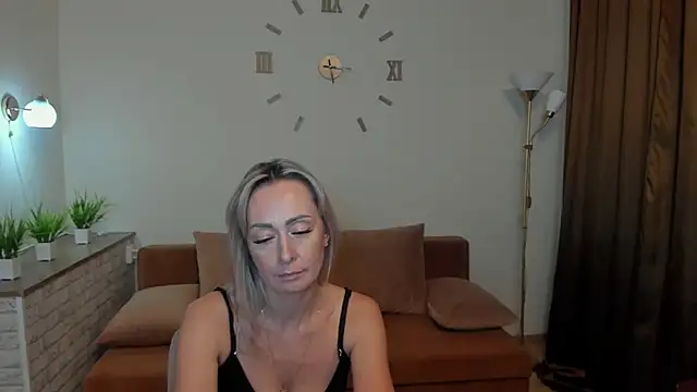 Julia Cherry  online show from January 2025 05:42:02 PM
