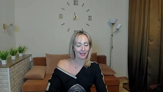 Julia Cherry  online show from January 2025 03:13:02 PM