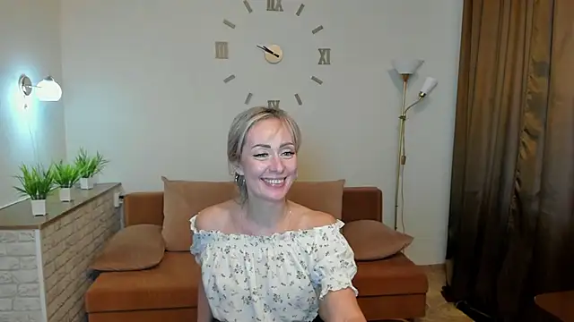 Julia Cherry  online show from January 2025 12:42:01 PM