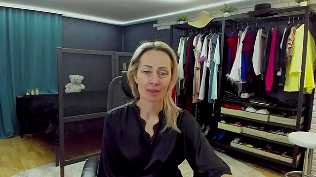 Julia Cherry  online show from March 2026 04:55:01 PM