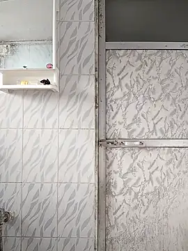 surabhi09 online show from October 2025 03:05:01 AM