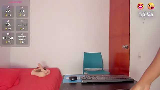 Snapshot of Zoey_Donovan chatting on November 2025 08:24:02 PM Zoey Donovan online show from November 2025 08:24:02 PM