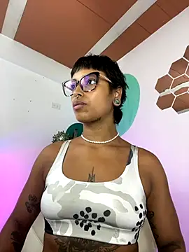 Snapshot of LollaByer chatting on September 2025 10:32:01 PM LollaByer online show from September 2025 10:32:01 PM