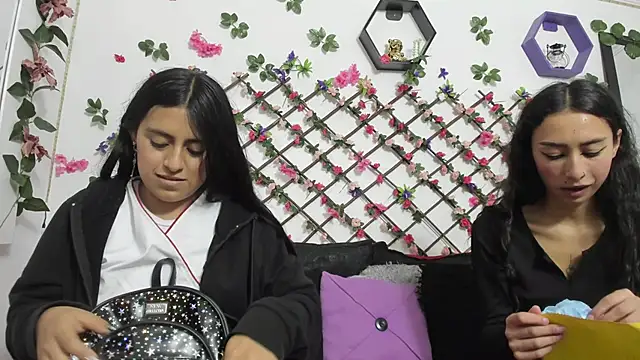 Snapshot of thedream_girls chatting on March 2025 07:05:02 PM thedream girls online show from March 2025 07:05:02 PM