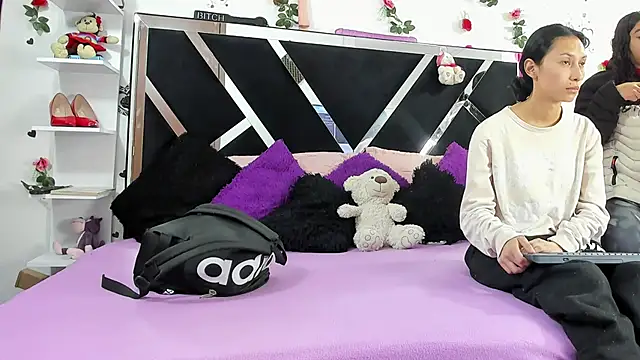 Snapshot of thedream_girls chatting on October 2025 12:06:02 PM thedream girls online show from October 2025 12:06:02 PM