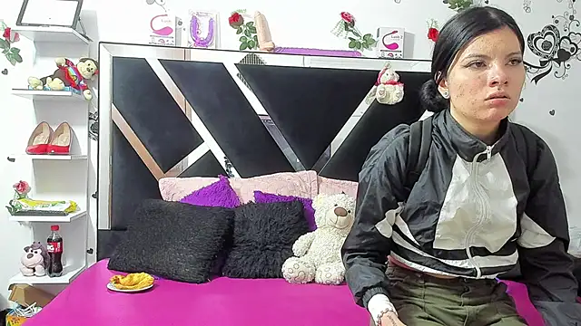 Snapshot of thedream_girls chatting on September 2025 12:07:02 PM thedream girls online show from September 2025 12:07:02 PM