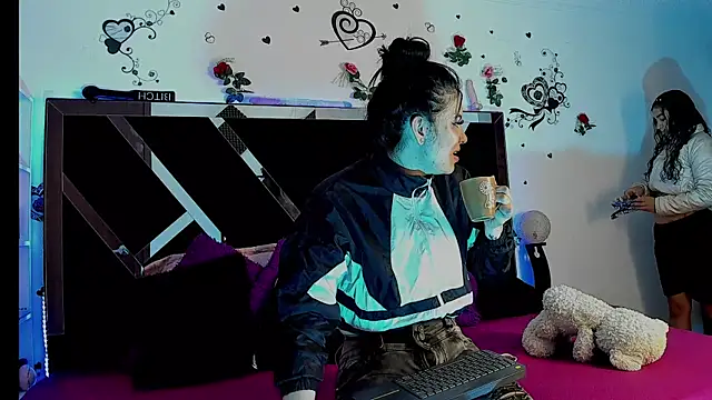 Snapshot of thedream_girls chatting on October 2025 12:29:02 PM thedream girls online show from October 2025 12:29:02 PM