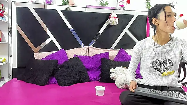 Snapshot of thedream_girls chatting on September 2025 12:09:02 PM thedream girls online show from September 2025 12:09:02 PM