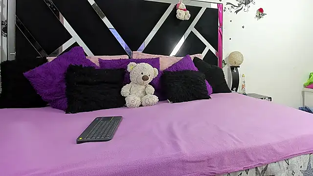 Snapshot of thedream_girls chatting on October 2025 12:06:02 PM thedream girls online show from October 2025 12:06:02 PM