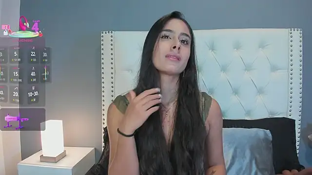 Julia Martinez  online show from September 2025 11:32:01 AM