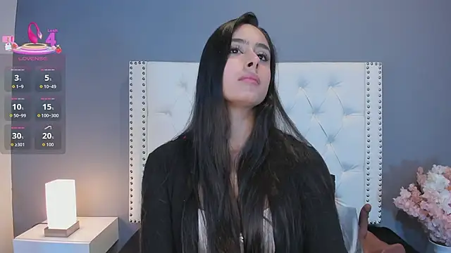 Julia Martinez  online show from September 2025 11:47:02 AM