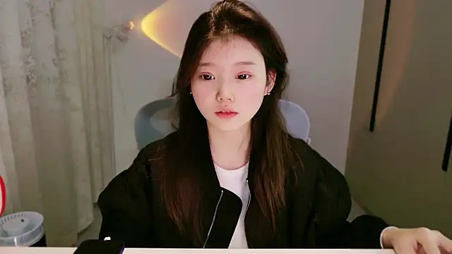 yangyang-1115 online show from December 2025 04:44:02 AM