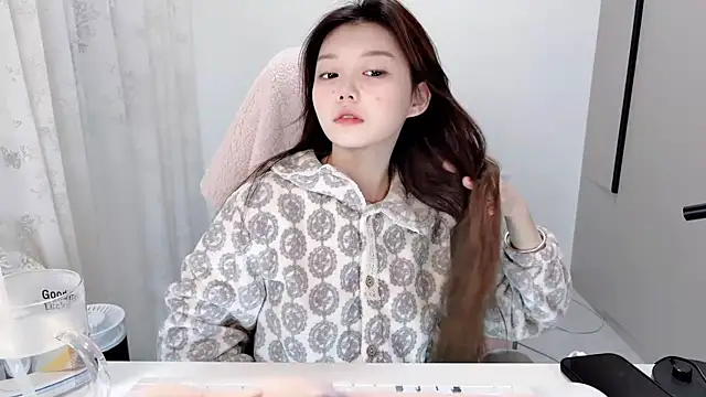 yangyang-1115 online show from November 2025 05:33:01 AM