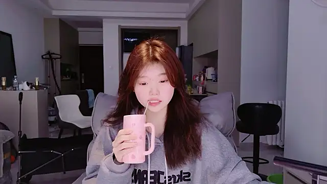 Snapshot of yangyang-1115 chatting on January 2026 05:14:02 AM yangyang-1115 online show from January 2026 05:14:02 AM