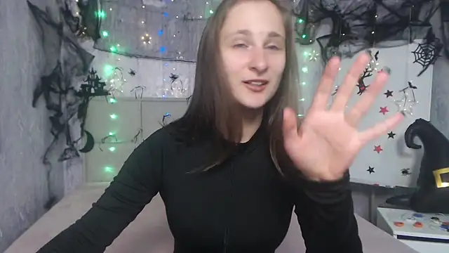 Snapshot of MichelLeee chatting on October 2025 11:12:01 AM MichelLeee online show from October 2025 11:12:01 AM