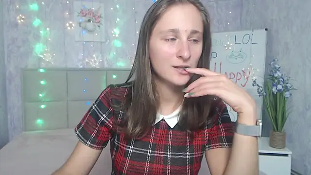 Snapshot of MichelLeee chatting on September 2025 11:19:02 AM MichelLeee online show from September 2025 11:19:02 AM