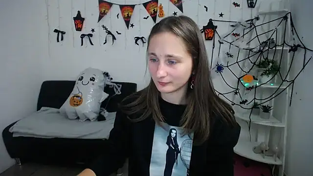 Snapshot of MichelLeee chatting on October 2025 12:13:02 PM MichelLeee online show from October 2025 12:13:02 PM