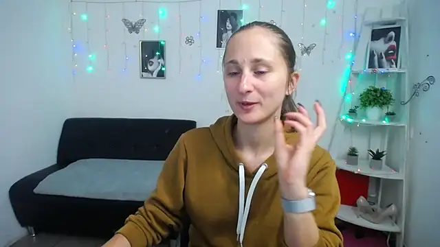 Snapshot of MichelLeee chatting on September 2025 11:17:02 AM MichelLeee online show from September 2025 11:17:02 AM