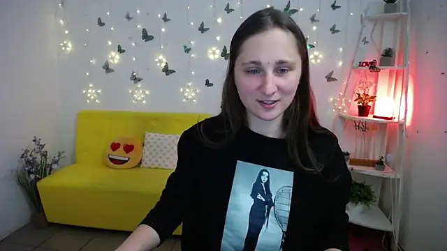 Snapshot of MichelLeee chatting on April 2026 11:47:01 AM MichelLeee online show from April 2026 11:47:01 AM