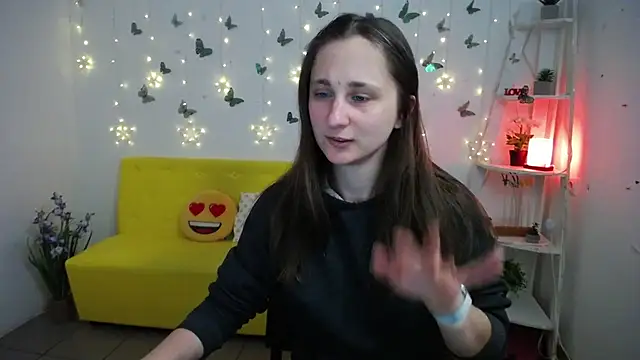 Snapshot of MichelLeee chatting on April 2026 11:27:01 AM MichelLeee online show from April 2026 11:27:01 AM