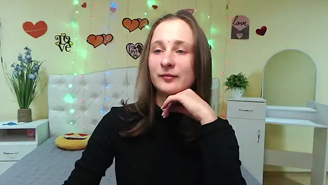 Snapshot of MichelLeee chatting on February 2025 12:17:02 PM MichelLeee online show from February 2025 12:17:02 PM
