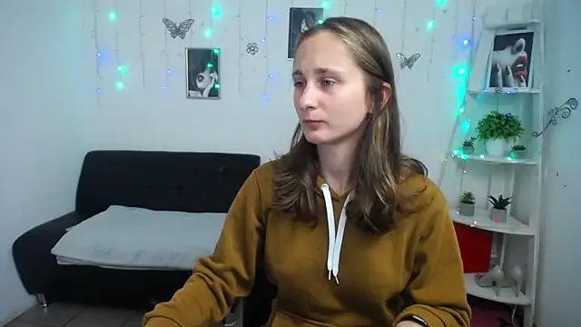 Snapshot of MichelLeee chatting on October 2025 11:11:02 AM MichelLeee online show from October 2025 11:11:02 AM