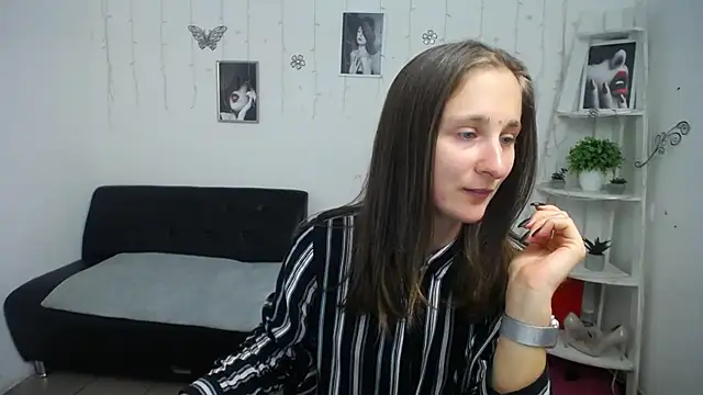 Snapshot of MichelLeee chatting on September 2025 11:05:01 AM MichelLeee online show from September 2025 11:05:01 AM