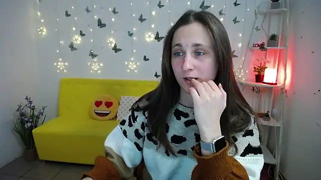 Snapshot of MichelLeee chatting on April 2026 11:39:01 AM MichelLeee online show from April 2026 11:39:01 AM